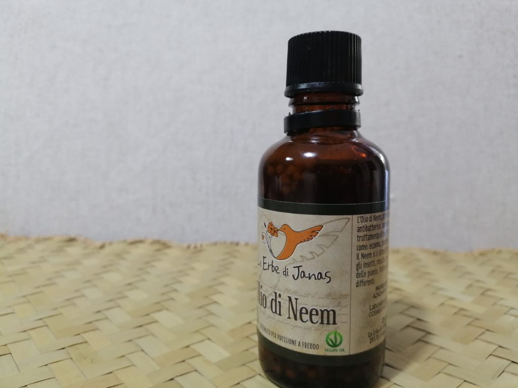 olio di Neem contro pulci e zecche